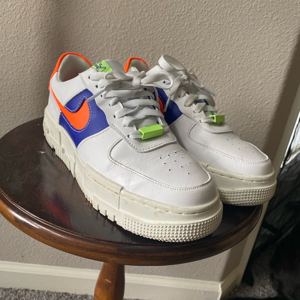 Nike Air Force 1 Pixel White Concord Crimson